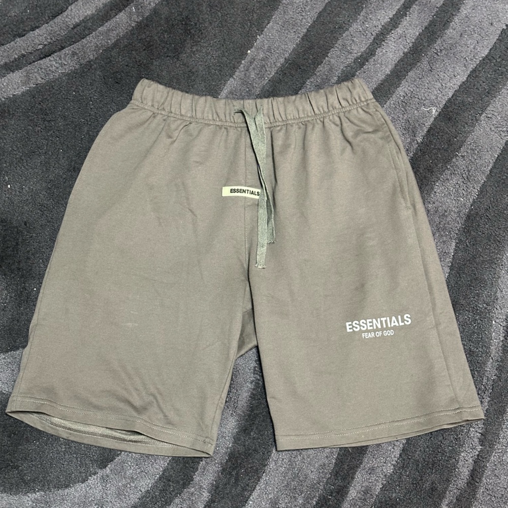 Men’s Large FOG Essentials Shorts